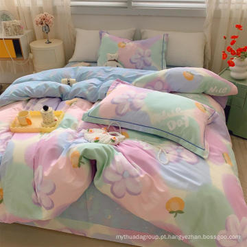 Conjunto colorido de cama de capital de flores